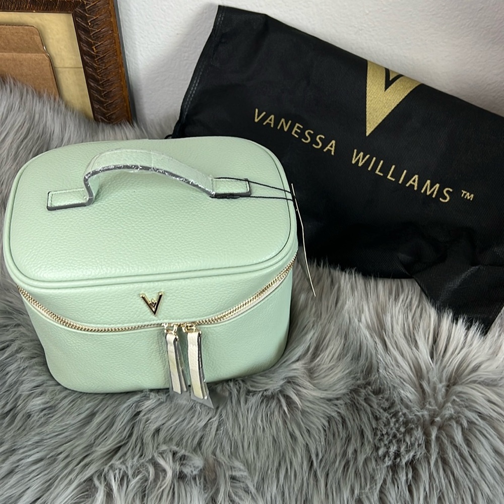 NWT Vanessa Williams Mint Green Cosmetic Bag Set